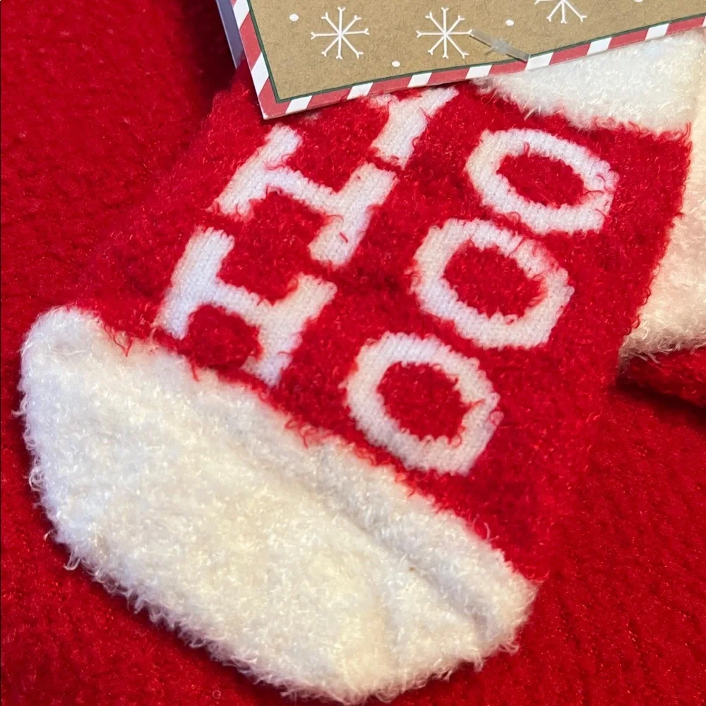 HO HO HO Mud Pie Red and White Chenille Baby Socks 0-6 months, NWT